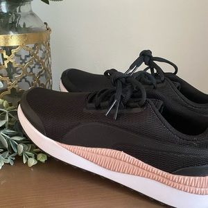 WOMENS PUMA SNEAKERS